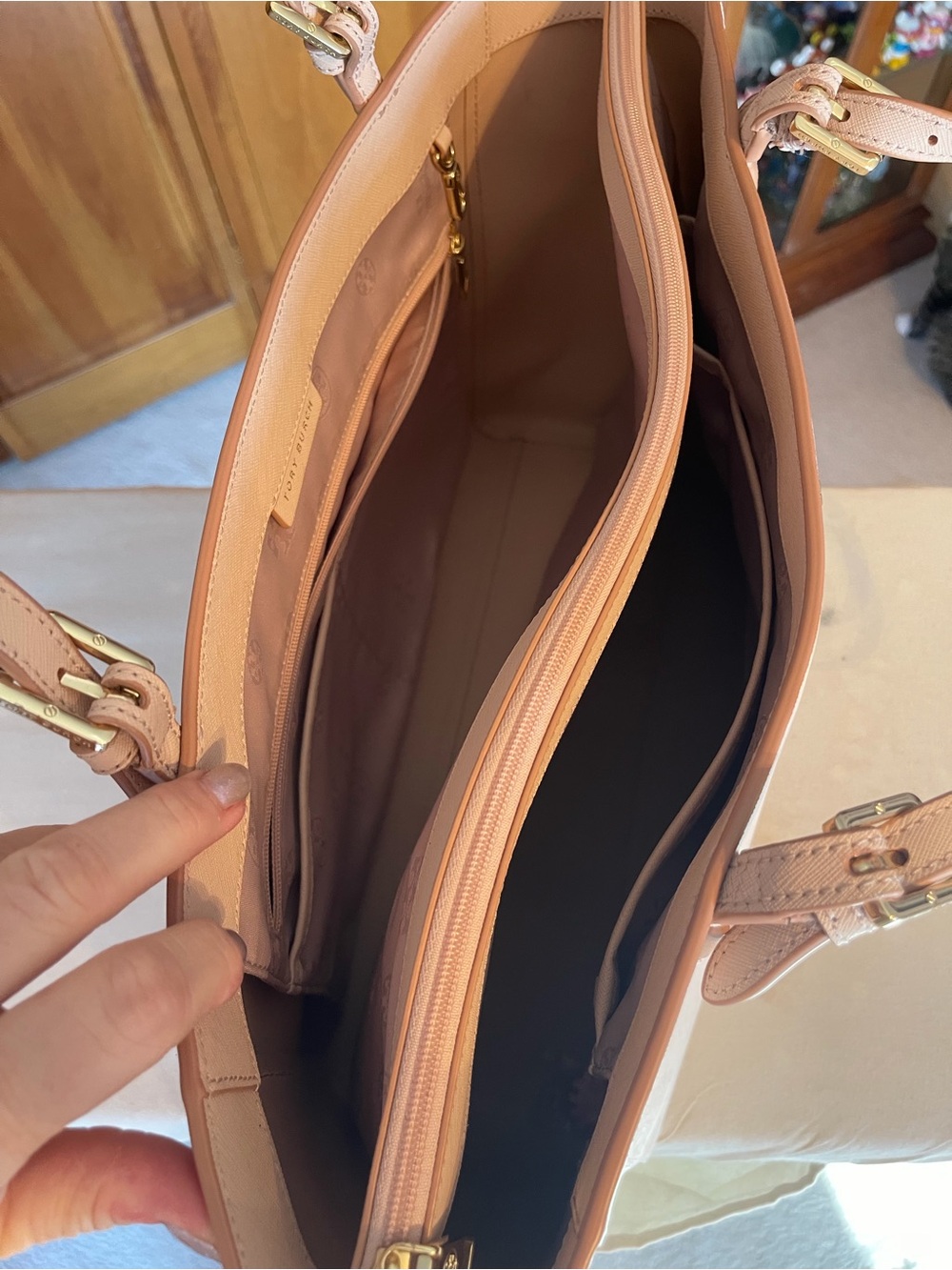 Tory Burch Pale Pink Leather Tote with Gold Logo - Picture 3 of 5